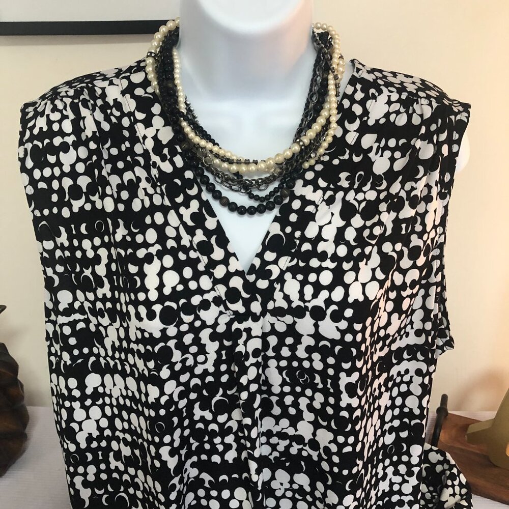 Chaus New York Top - black and white in size XL